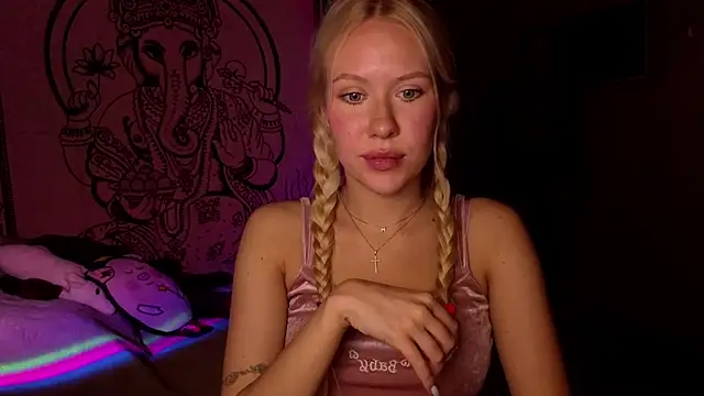 Snapshot of pureeangel chatting on 18, 2, 2026 pureeangel online show from 18, 2, 2026