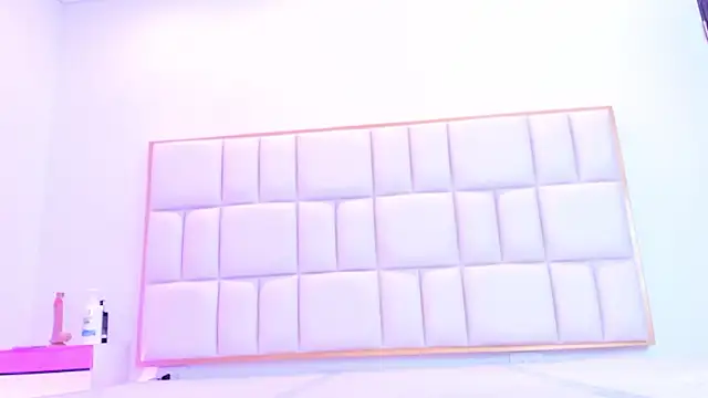 Snapshot of Violetta-foxx chatting on 2, 3, 2026 Violetta-foxx online show from 2, 3, 2026