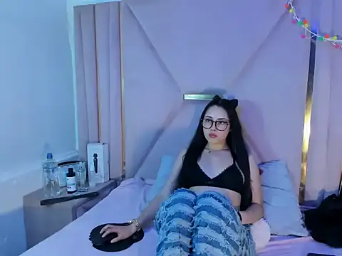 ElaSalvatorehh online show from 18, 4, 2026