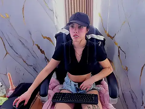 ElaSalvatorehh online show from 25, 2, 2026