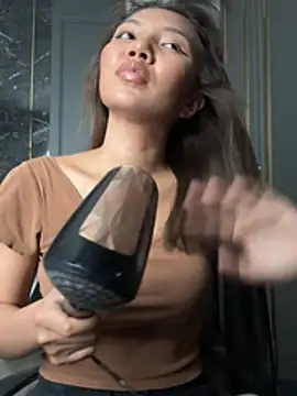 Alittleasaingirl online show from 23, 4, 2026