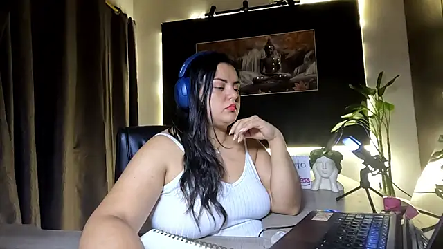 Snapshot of AzaraOnyx chatting on 12, 6, 2026 AzaraOnyx online show from 12, 6, 2026