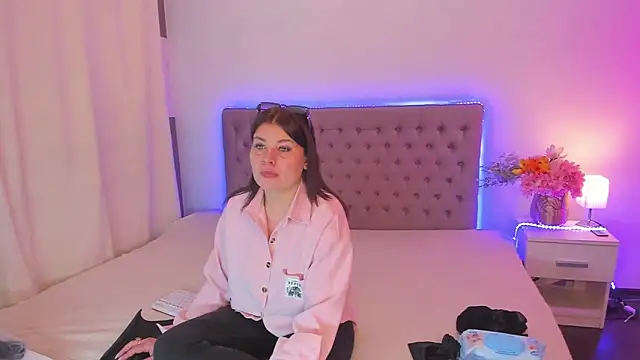AmandaHoppe online show from 6, 5, 2026