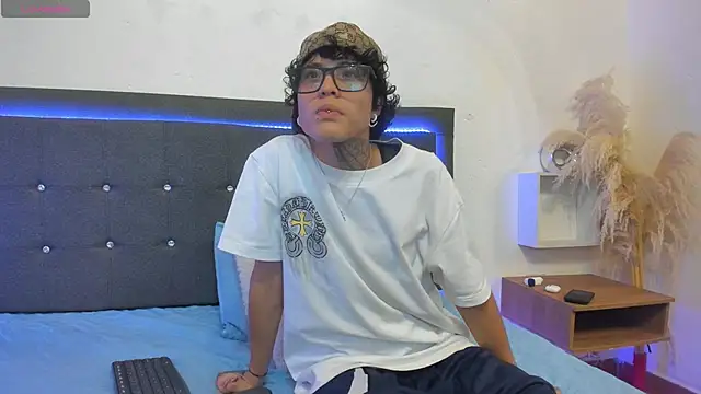 Snapshot of Ale_cuzz chatting on 18, 2, 2026 Ale cuzz online show from 18, 2, 2026