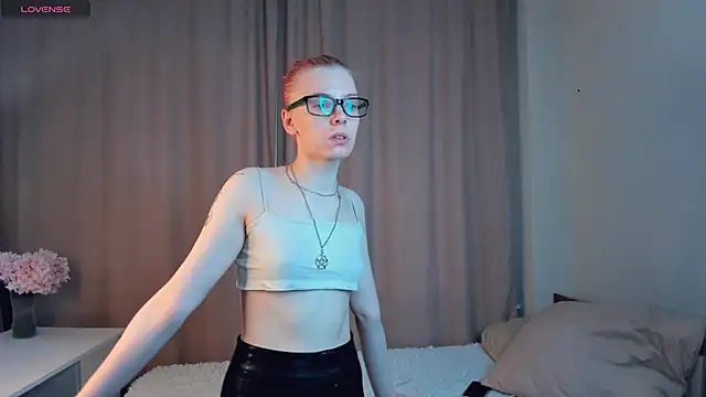 Snapshot of RonniHang chatting on 28, 2, 2026 RonniHang online show from 28, 2, 2026