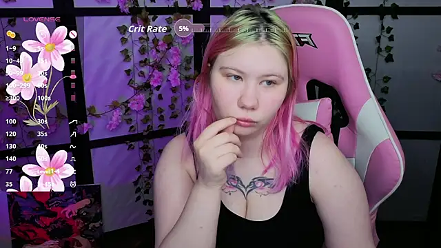 Snapshot of kitsune_little chatting on 13, 4, 2026 kitsune little online show from 13, 4, 2026