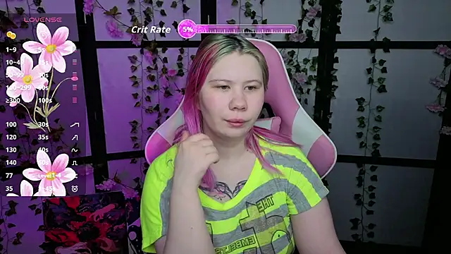 Snapshot of kitsune_little chatting on 8, 4, 2026 kitsune little online show from 8, 4, 2026