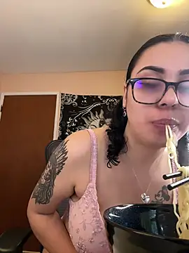 Snapshot of daniella_monroe chatting on 27, 2, 2026 daniella monroe online show from 27, 2, 2026