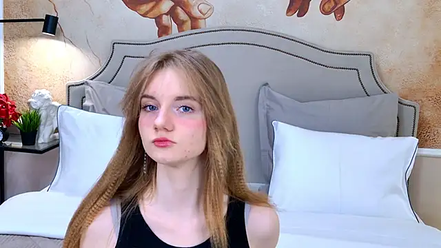 ElfieWhite online show from 12, 3, 2026