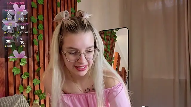 TiffanyPeachi online show from 12, 4, 2026