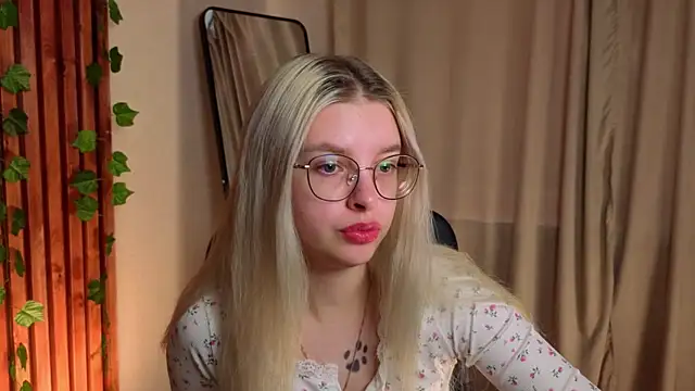 TiffanyPeachi online show from 14, 4, 2026