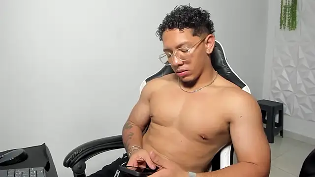 Snapshot of MaxSeduce23 chatting on 13, 2, 2026 MaxSeduce23 online show from 13, 2, 2026