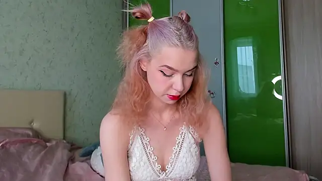 GlitchyDolly online show from 10, 3, 2026