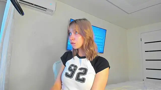 GlitchyDolly online show from 15, 6, 2026