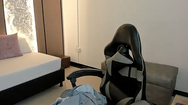 ariadna boneville online show from 28, 2, 2026