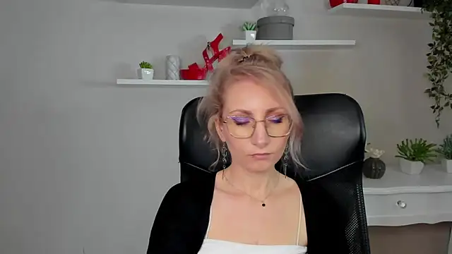 CinderellaMoon online show from 12, 3, 2026