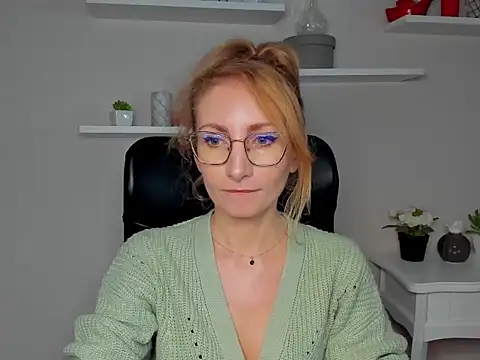 CinderellaMoon online show from 6, 3, 2026