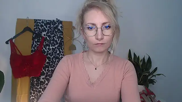 CinderellaMoon online show from 14, 4, 2026