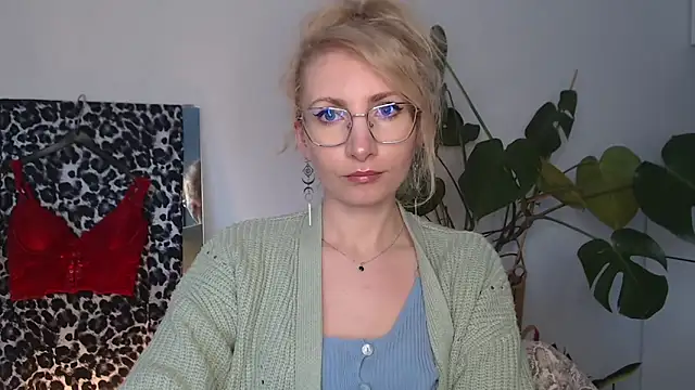 CinderellaMoon online show from 10, 4, 2026