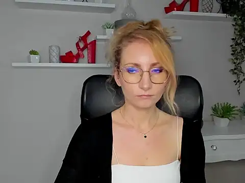 CinderellaMoon online show from 11, 3, 2026