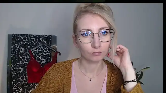 CinderellaMoon online show from 8, 4, 2026