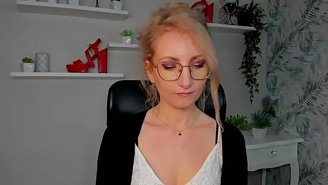 CinderellaMoon online show from 18, 3, 2026