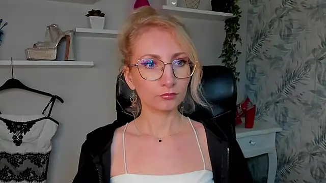 CinderellaMoon online show from 24, 3, 2026