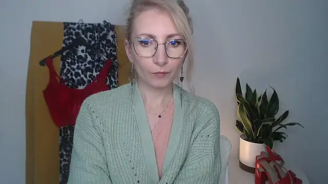 CinderellaMoon online show from 15, 4, 2026