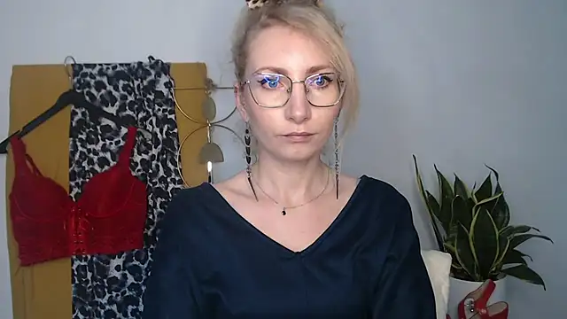 CinderellaMoon online show from 17, 4, 2026