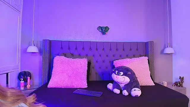 angelina honey  online show from 18, 4, 2026