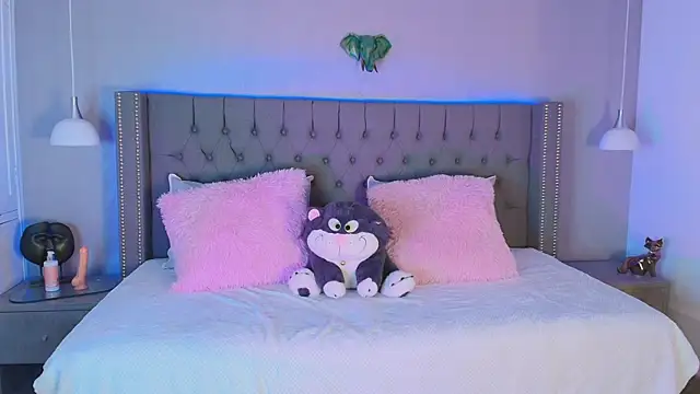 angelina honey  online show from 9, 4, 2026