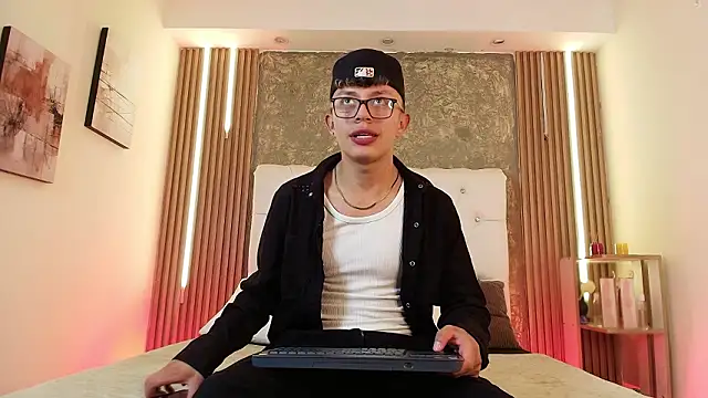 Dark Nico online show from 19, 3, 2026