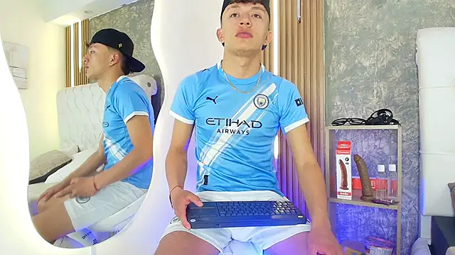 Dark Nico online show from 5, 4, 2026