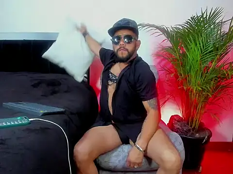 Snapshot of King_bear_25 chatting on 2, 3, 2026 King bear 25 online show from 2, 3, 2026