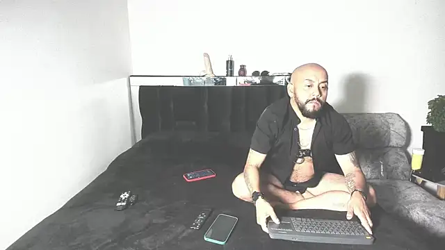 Snapshot of King_bear_25 chatting on 23, 2, 2026 King bear 25 online show from 23, 2, 2026