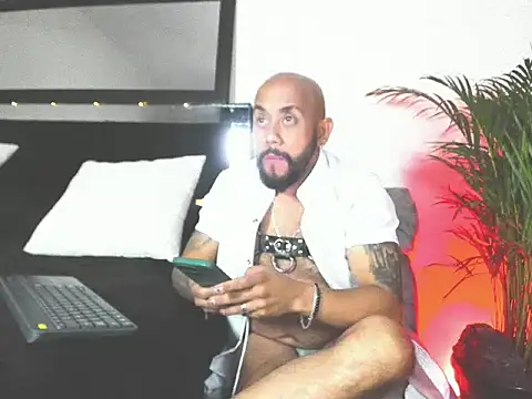 Snapshot of King_bear_25 chatting on 26, 2, 2026 King bear 25 online show from 26, 2, 2026