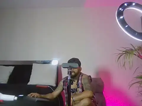 Snapshot of King_bear_25 chatting on 28, 2, 2026 King bear 25 online show from 28, 2, 2026