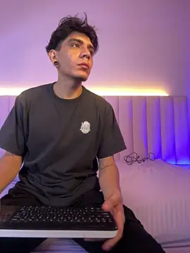 abrilandjulian online show from 15, 5, 2026