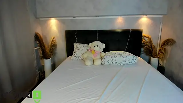 Emily Lews online show from 28, 2, 2026