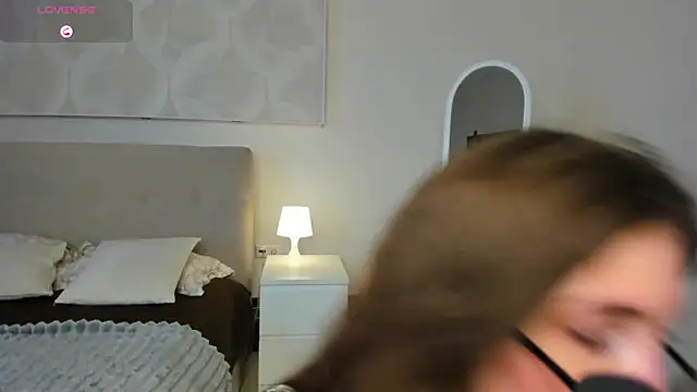 Emily Lews online show from 8, 5, 2026