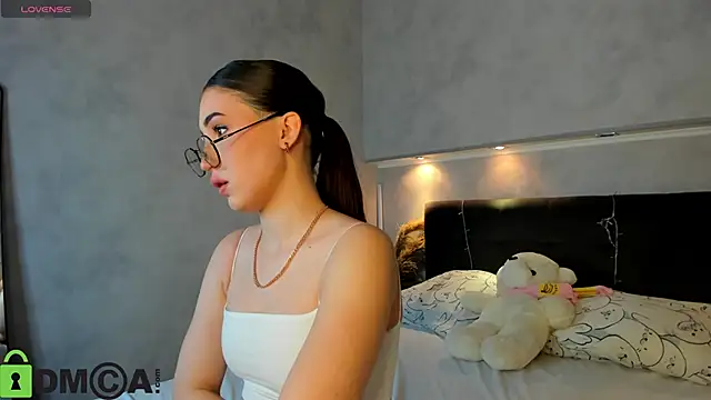 Emily Lews online show from 6, 3, 2026