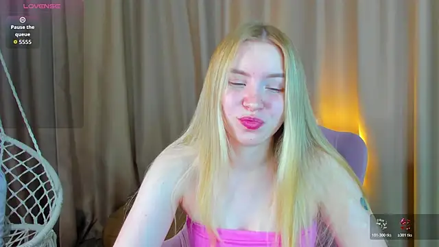 Snapshot of Linda__Bloom chatting on 15, 6, 2026 Linda Bloom online show from 15, 6, 2026