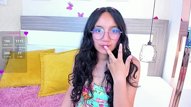 Snapshot of Emilyblussh chatting on 13, 4, 2026 Emilyblussh online show from 13, 4, 2026
