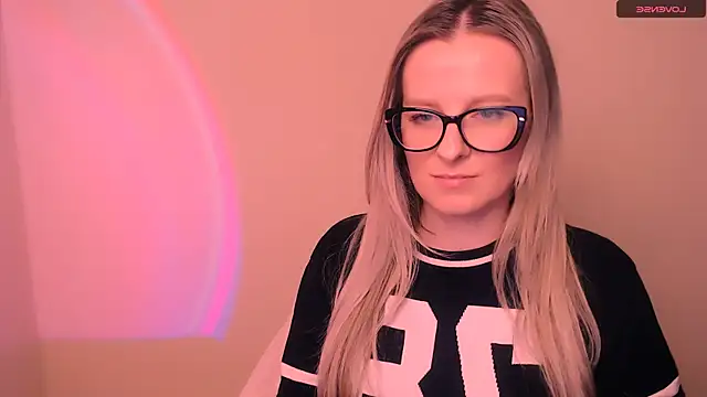 Snapshot of AnnePeach chatting on 16, 2, 2026 AnnePeach online show from 16, 2, 2026