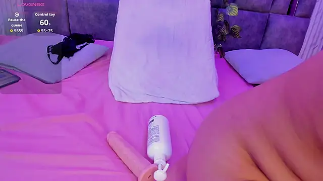 ZharaRousse online show from 4, 4, 2026