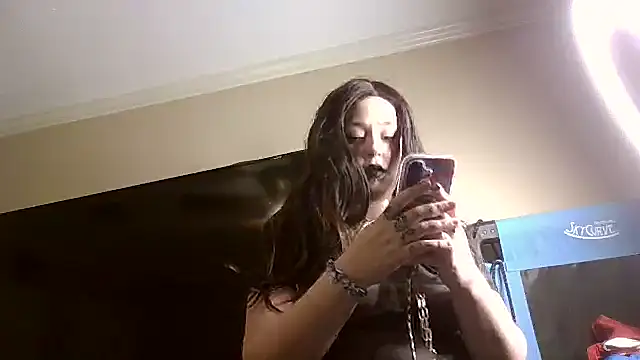 Snapshot of salem_in_the_woods chatting on 23, 2, 2026 salem in the woods online show from 23, 2, 2026