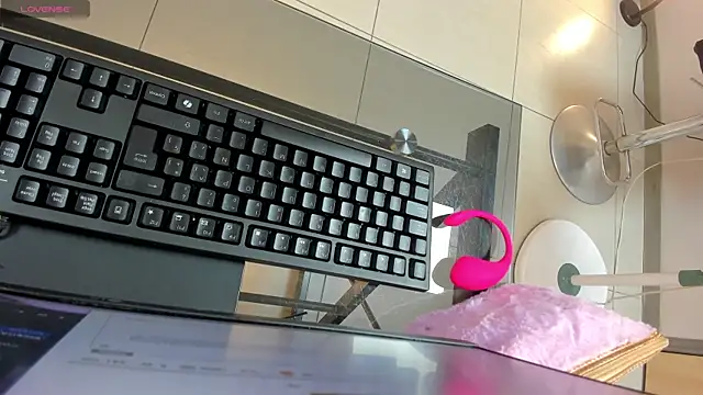 CarolineEvans x online show from 20, 3, 2026