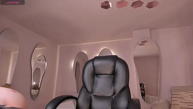 CarolineEvans x online show from 11, 4, 2026