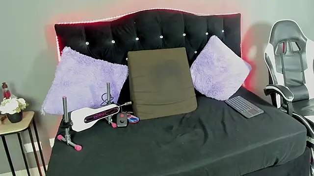 Ivy Heat online show from 11, 4, 2026