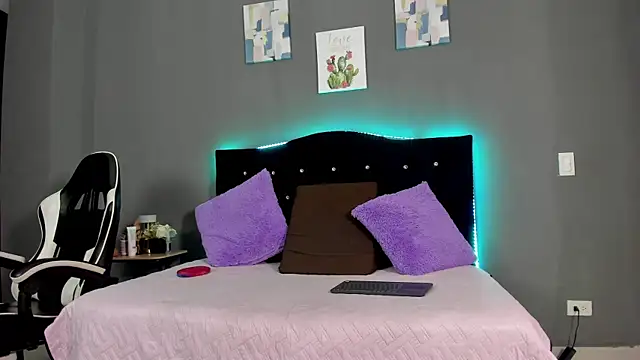 Ivy Heat online show from 23, 4, 2026